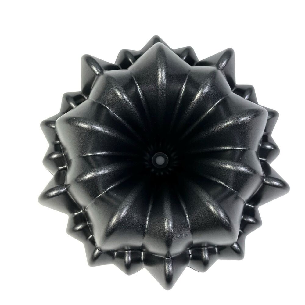 Wilton Dimensions Cascade Bundt Cake Pan Nonstick Heavy Cast Aluminum 10 Cup - Picture 4 of 10